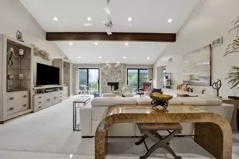 Living - 1421 Chartres Dr, Northbrook, IL 60062 photo 2 of 4