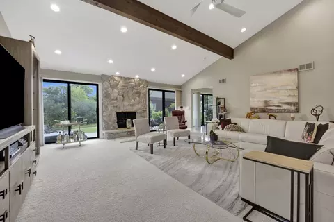 Living - 1421 Chartres Dr, Northbrook, IL 60062 photo 1 of 4