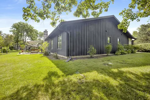 Exterior - 1421 Chartres Dr, Northbrook, IL 60062 photo 10 of 10