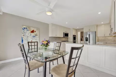 Dining - 1421 Chartres Dr, Northbrook, IL 60062 photo 3 of 4