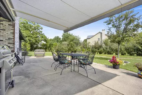 Exterior - 1421 Chartres Dr, Northbrook, IL 60062 photo 8 of 10