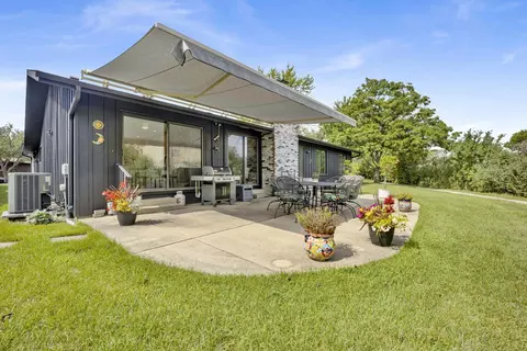 Exterior - 1421 Chartres Dr, Northbrook, IL 60062 photo 7 of 10