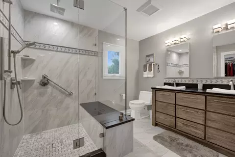 Bath - 1421 Chartres Dr, Northbrook, IL 60062 photo 1 of 5