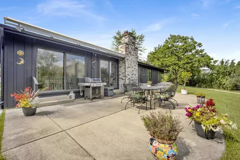 Exterior - 1421 Chartres Dr, Northbrook, IL 60062 photo 5 of 10