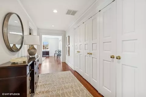 Entry Way - 1 Briar Ln, Glencoe, IL 60022 photo 3 of 4
