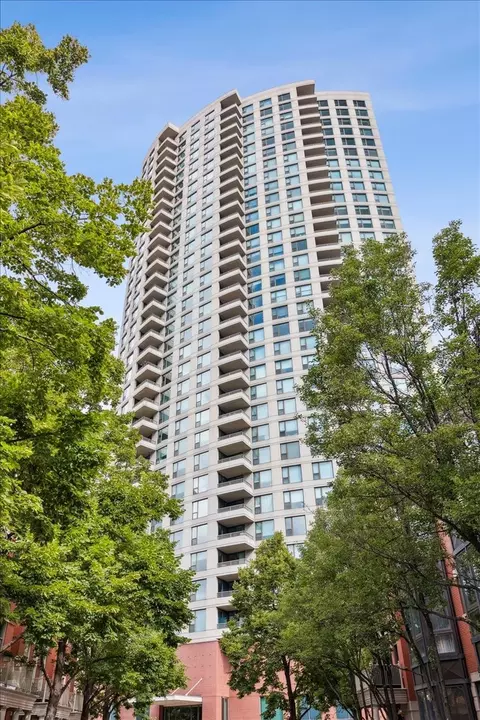 501 N Clinton St #504, Chicago, IL 60654