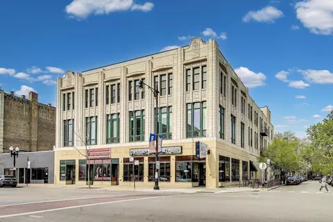 1215 W Gunnison St #205, Chicago, IL 60640