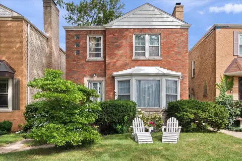 2522 W Jarvis Ave, Chicago, IL 60645