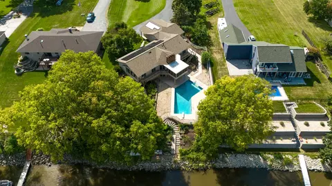 9525 Brenda Dr, Roscoe, IL 61073 photo 3