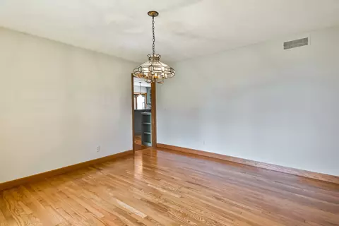 9525 Brenda Dr, Roscoe, IL 61073 photo 5