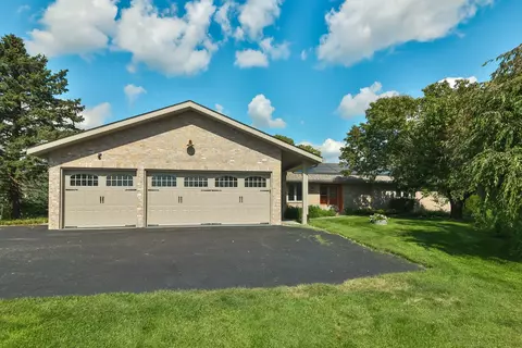 9525 Brenda Dr, Roscoe, IL 61073