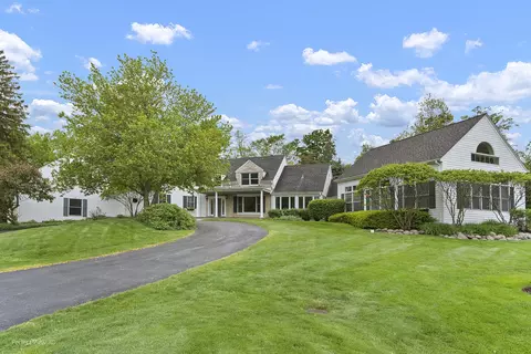 110 Inverway, Inverness, IL 60067