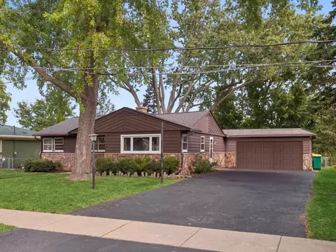 70 Center Ave, Wheeling, IL 60090