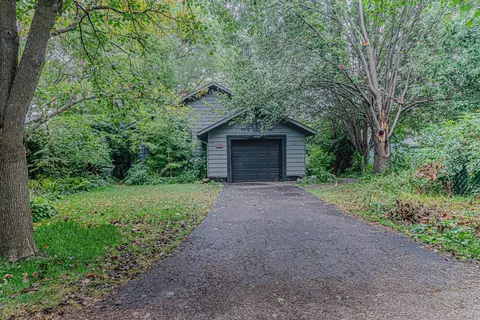 2108 Beach Dr, Fox River Grove, IL 60021