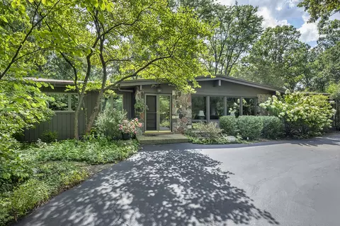 2635 Crestwood Ln, Riverwoods, IL 60015