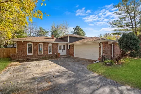 18227 Olde Farm Rd, Lansing, IL 60438