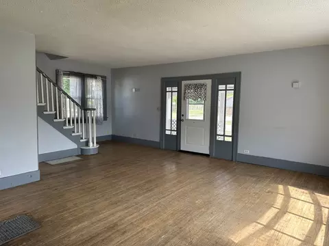 Living - 101 N Jackson St, Morrison, IL 61270 photo 1 of 4