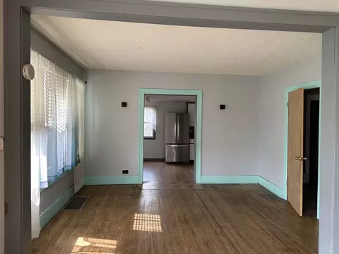 Living - 101 N Jackson St, Morrison, IL 61270 photo 4 of 4