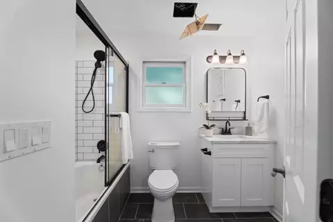Bath - 7617 W Gregory St, Chicago, IL 60656 photo 2 of 3