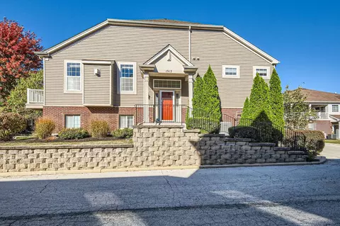 1912 Oxley Cir, Naperville, IL 60563