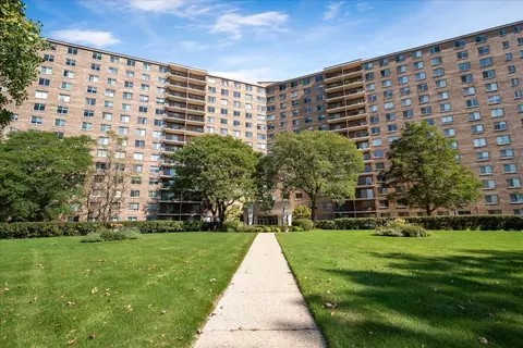 7141 N Kedzie Ave #406, Chicago, IL 60645