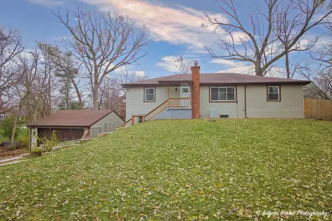 7719 Oak Dr, Wonder Lake, IL 60097