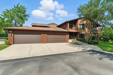 1415 Chartres Dr #1F, Northbrook, IL 60062