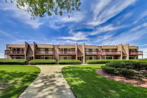 518 N Roberts Dr #2A, Glenwood, IL 60425