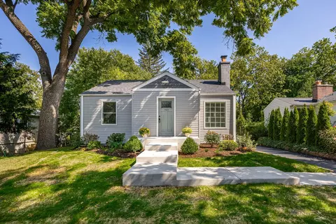 5513 Pershing Ave, Downers Grove, IL 60515