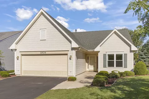 1924 Lakeside Dr, Montgomery, IL 60538