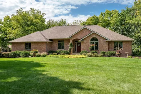 9746 Port Dr, Roscoe, IL 61073