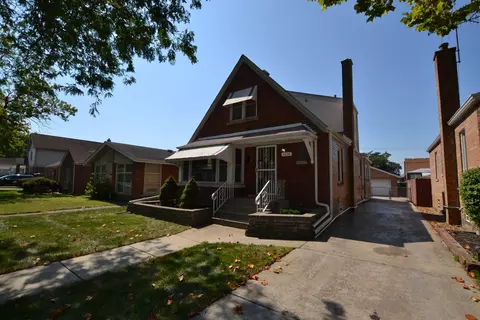 9516 S Francisco Ave, Evergreen Park, IL 60805