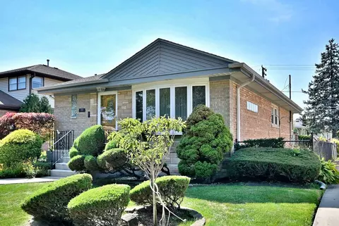 8512 N Oriole Ave, Niles, IL 60714