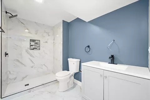 Bath - 7212 S Artesian Ave, Chicago, IL 60629 photo 4 of 4