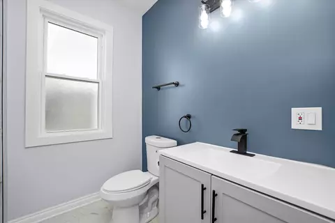 Bath - 7212 S Artesian Ave, Chicago, IL 60629 photo 1 of 4