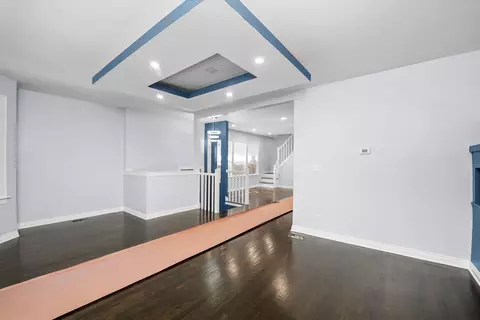 Entry Way - 7212 S Artesian Ave, Chicago, IL 60629 photo 3 of 6