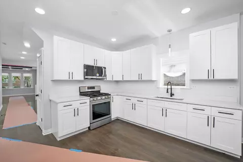 Kitchen - 7212 S Artesian Ave, Chicago, IL 60629 photo 1 of 2