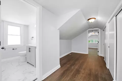 Entry Way - 7212 S Artesian Ave, Chicago, IL 60629 photo 4 of 6