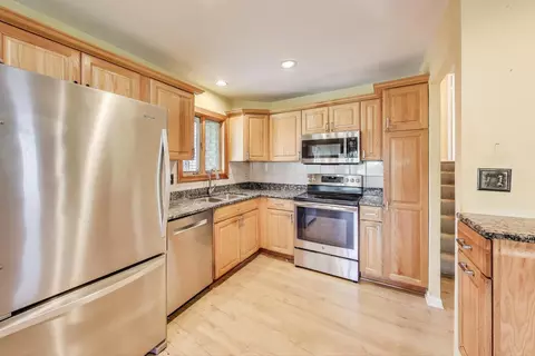 2025 Plainfield Dr, Des Plaines, IL 60018 photo 4
