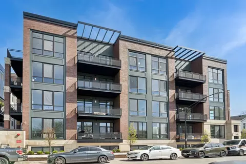 1340 W Chestnut St #204, Chicago, IL 60642