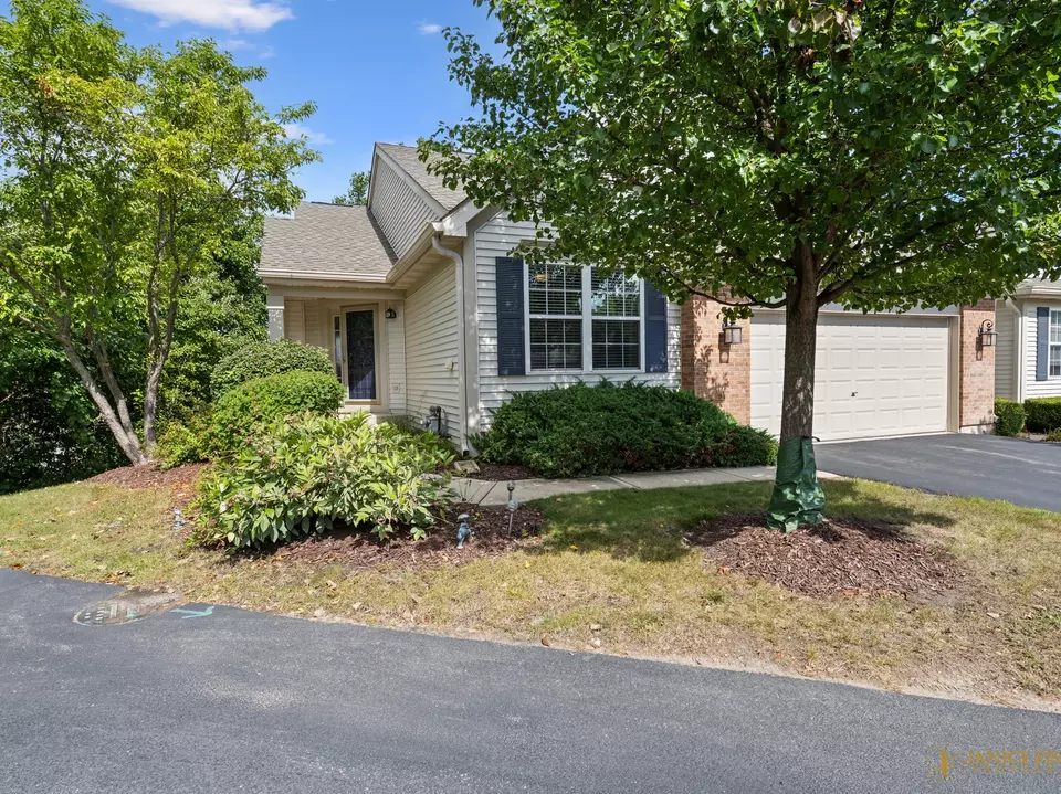  1047 Fairway Dr, Fox Lake, IL 60020 photo 1