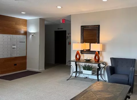 825 Pearson Ave #3E, Des Plaines, IL 60016 photo 3