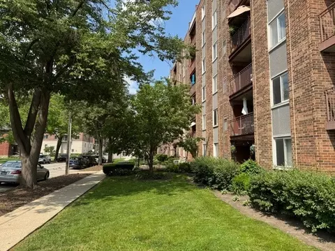 825 Pearson Ave #3E, Des Plaines, IL 60016