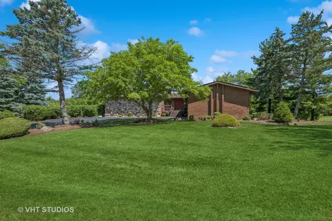 104 Lois Ln, Deer Park, IL 60010