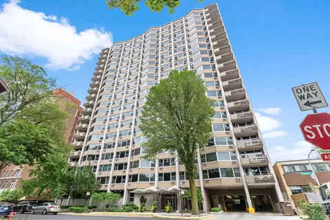 555 W Cornelia Ave #1004, Chicago, IL 60657