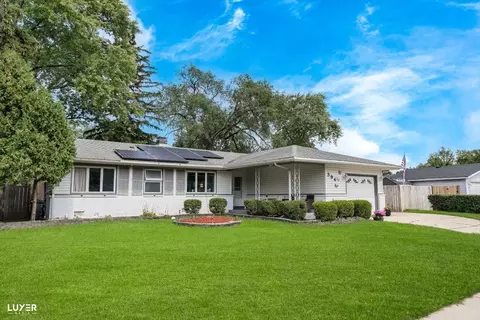 394 Elk Grove Blvd, Elk Grove Village, IL 60007