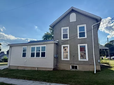 Exterior - 2302 1st St, Peru, IL 61354 photo 3 of 8