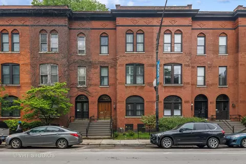 855 W Fullerton Pkwy, Chicago, IL 60614