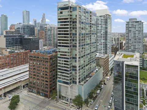 611 S Wells St #2402, Chicago, IL 60607