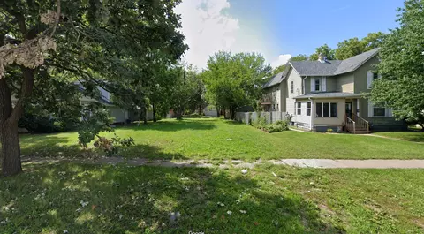 2008 N Court St, Rockford, IL 61103